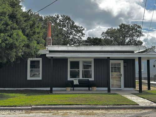 104 Charles St, Hertford, NC, 27944-1504 | Card Image