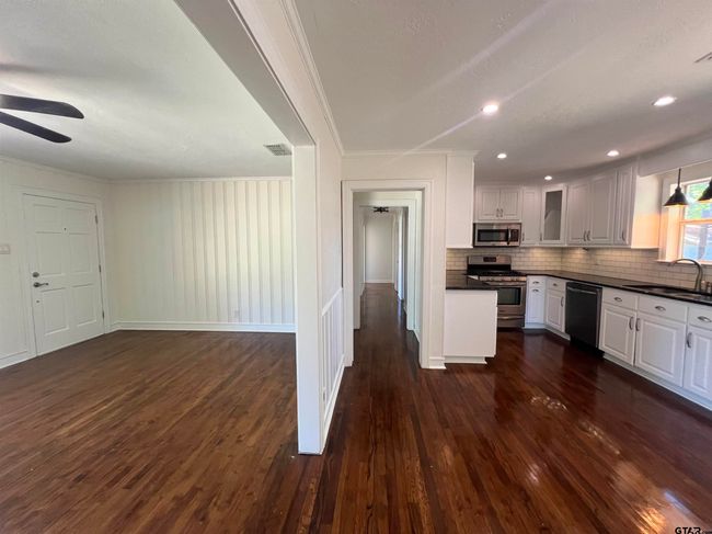 1107 N Hackberry Ave, House other with 3 bedrooms, 2 bathrooms and null parking in Gladewater TX | Image 8