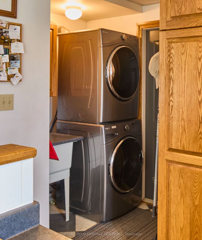 11056 Loyalist Pky, House other with 3 bedrooms, 2 bathrooms and 7 parking in Bath ON | Image 10