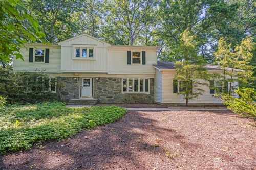 40 Independence Dr, East Brunswick, NJ, 08816-3290 | Card Image