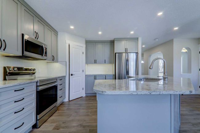 108 Tuscany Hills Close Nw, Home with 5 bedrooms, 3 bathrooms and 4 parking in Calgary AB | Image 9