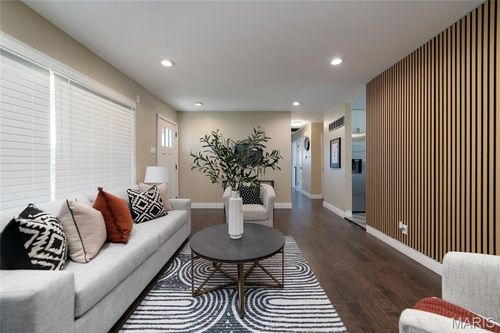 2405 Orleans Ln, Florissant, MO, 63031-1635 | Card Image