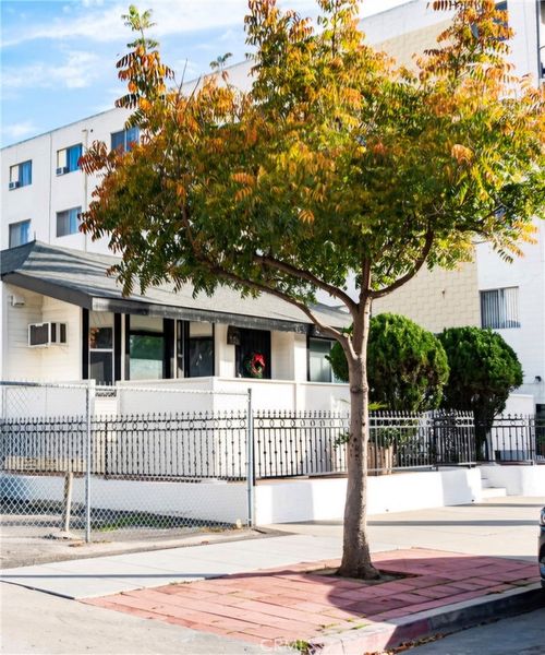 apt-f-240 Linden Ave, Long Beach, CA, 90802-3187 | Card Image