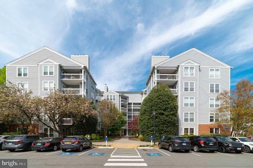 4-d3-3176 Summit Square Dr, OAKTON, VA, 22124-2877 | Card Image