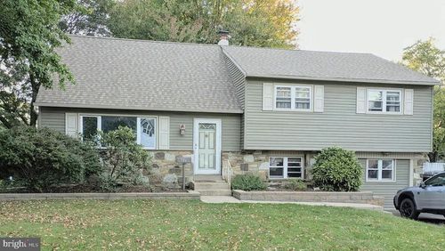 786 Boxwood Dr, WARMINSTER, PA, 18974-2123 | Card Image