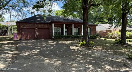 8576 Cedar Cir W, Southaven, MS, 38671-3015 | Card Image