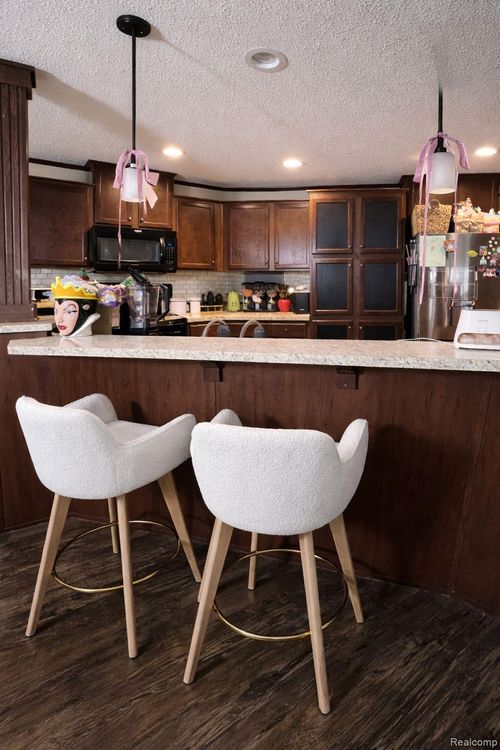 49895 Fox Trl, Shelby Township, MI, 48315-3332 | Card Image