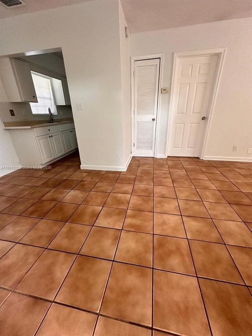 apt-2-4090 Nw 31st Ter, Lauderdale Lakes, FL, 33309-4962 | Card Image