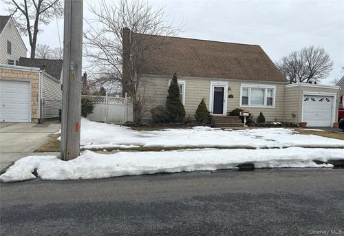 95 Clark Ave, Massapequa, NY, 11758-4924 | Card Image