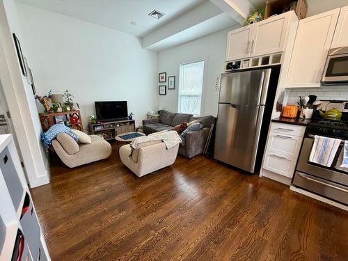 2-376 Windsor, Cambridge, MA, 02141 | Card Image