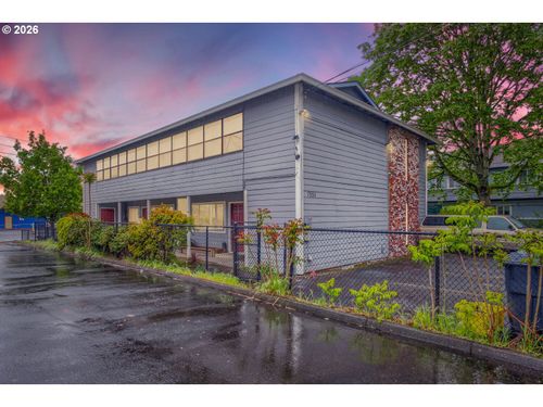 7555 N Portsmouth Ave, Portland, OR, 97203-5945 | Card Image