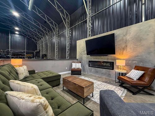 709 Eberhardt Ln, De Soto, MO, 63020-5208 | Card Image