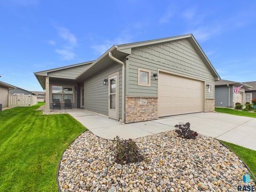 516 S Big Stone Ave, Sioux Falls, SD, 57106-7848 | Card Image
