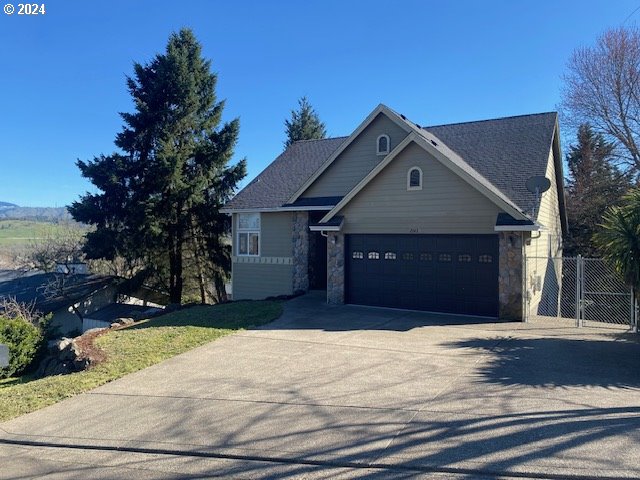 Linnell Ave, Roseburg, OR 97471