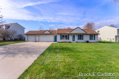 11860 Deerfield Dr, Ravenna, MI, 49451-9306 | Card Image