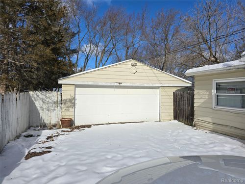 6302 Springdale Blvd, Grand Blanc, MI, 48439-8550 | Card Image