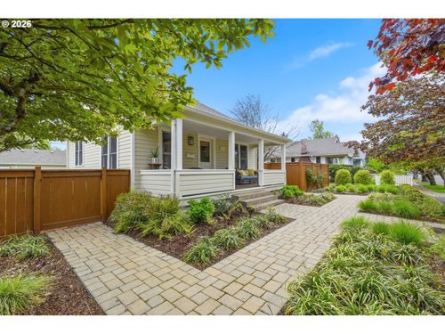 953 C St, Springfield, OR, 97477-4762 | Card Image