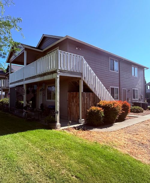 632 Valley Heart Ln, Central Point, OR, 97502-2487 | Card Image