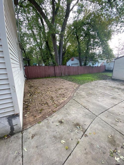 929 Princeton Rd, Berkley, MI, 48072-3026 | Card Image