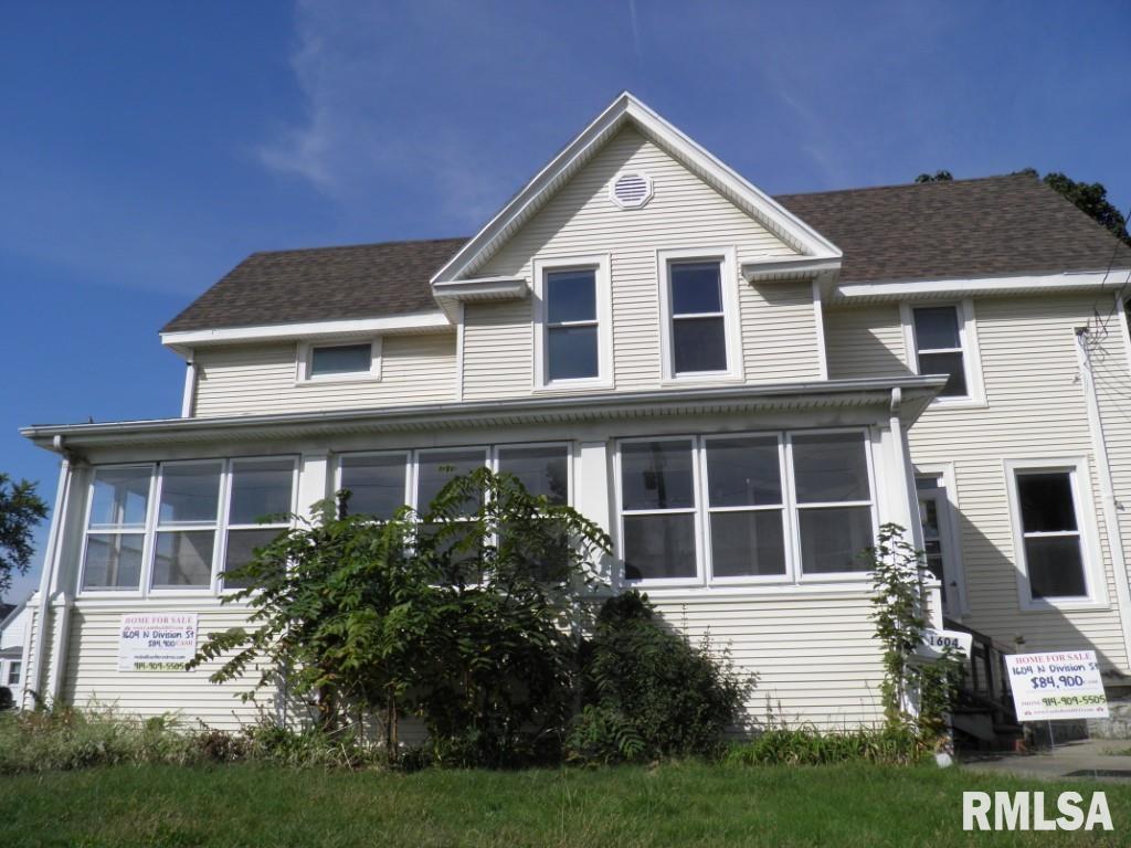 Division St, Davenport, IA 52804