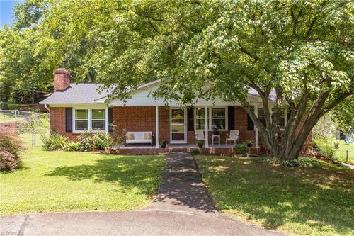 2415 Sedalia Dr, Clemmons, NC, 27012-9256 | Card Image