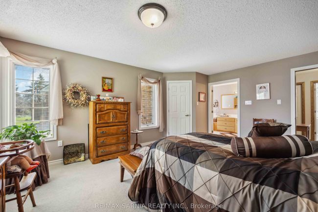 35 Frances Dr, House other with 6 bedrooms, 3 bathrooms and 4 parking in Forest ON | Image 17