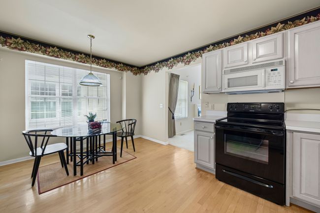 Hardwood floor for easy cleaning. Electric range | Image 12