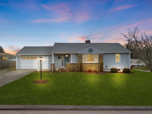 3 Oconnell Rd, Tiverton, RI, 02878-1811 | Card Image