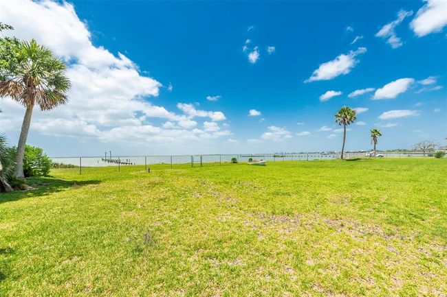 So much open space is hard to find in San Leon! | Image 35
