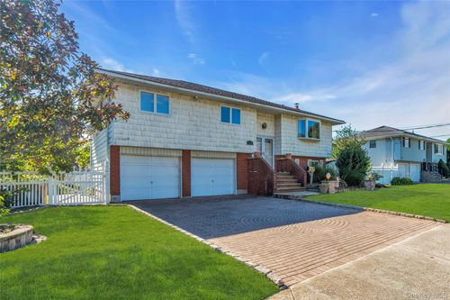 256 Justice St, West Babylon, NY, 11704-5016 | Card Image