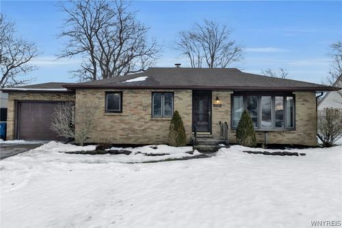 31 Castle Ct, Amherst, NY, 14226-1636 | Card Image