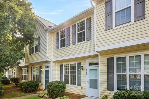 5557 Seths Dr, Charlotte, NC, 28269-2009 | Card Image