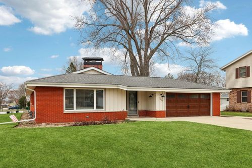630 Pleasant Drive, Hartland, WI, 53029 | Card Image