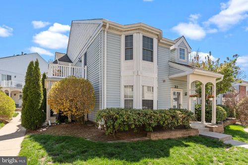 32 Tulip Ln, Freehold, NJ, 07728-4033 | Card Image