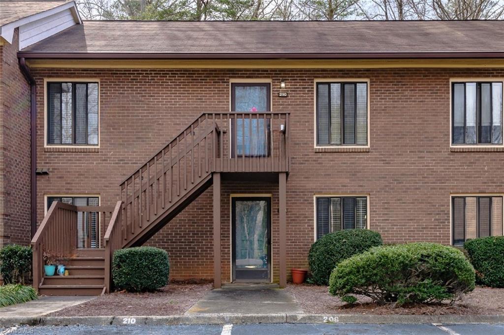 Ridge Forest Ct, Winston Salem, NC 27104