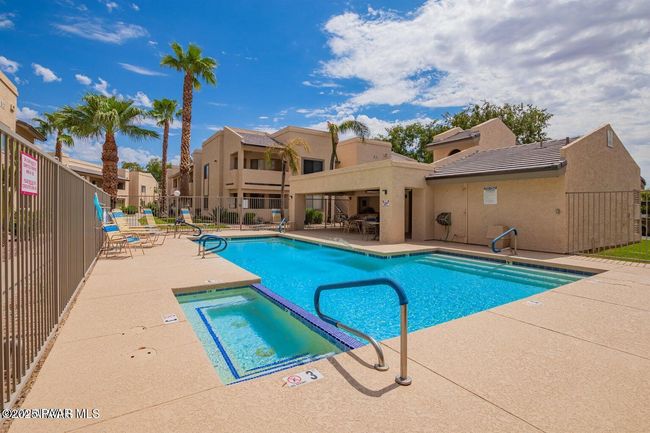 Swimming pool and spa | Image 18
