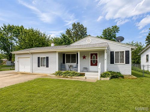 705 Mcclain St, Richland, MO, 65556-7829 | Card Image