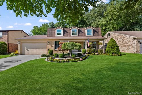 5689 Bingham Dr, Troy, MI, 48085-3842 | Card Image