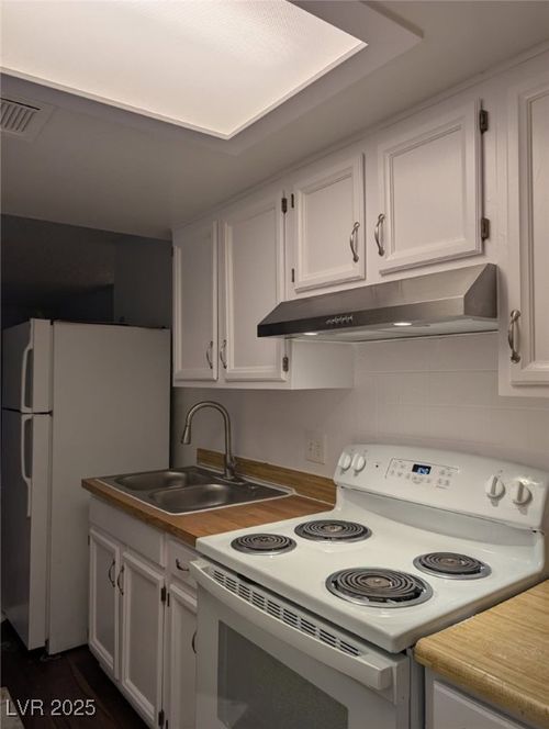 apt-c-3220 Figler Ct, North Las Vegas, NV, 89030-8185 | Card Image