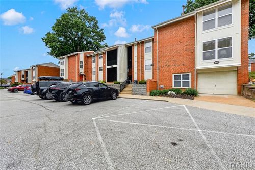 201-1953 Greenglen Dr, Kirkwood, MO, 63122-5232 | Card Image