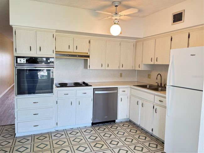 APT-48 - 2404 Florentine Way, Condo with 2 bedrooms, 2 bathrooms and null parking in CLEARWATER FL | Image 8