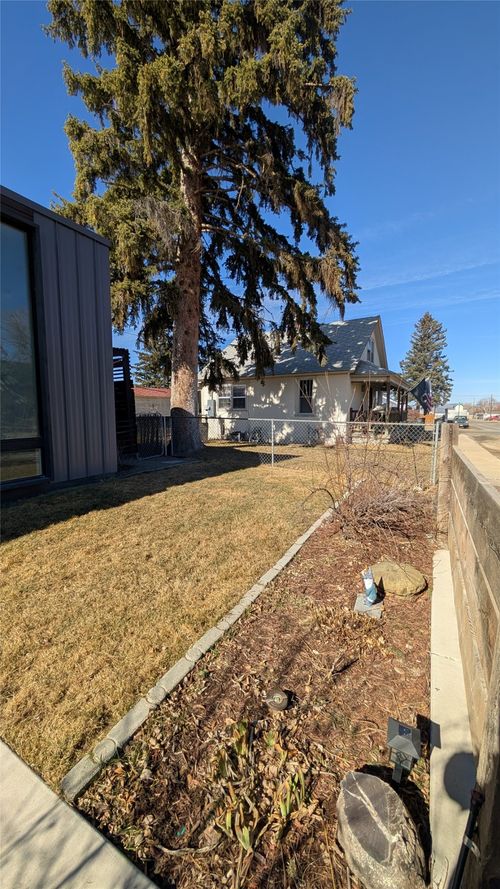 8 N 3rd St, East Helena, MT, 59635-9072 | Card Image