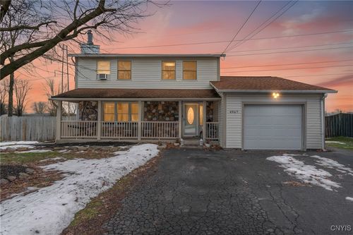 4967 Darien Dr, Liverpool, NY, 13088-5801 | Card Image