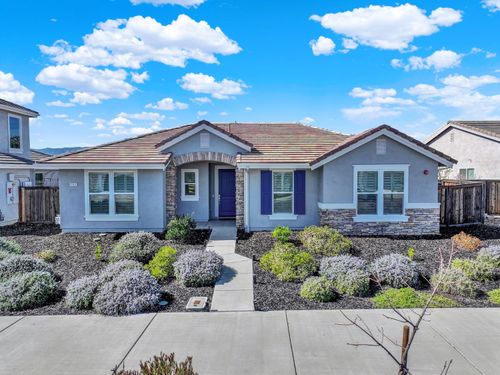 794 W Main St, Winters, CA, 95694 | Card Image