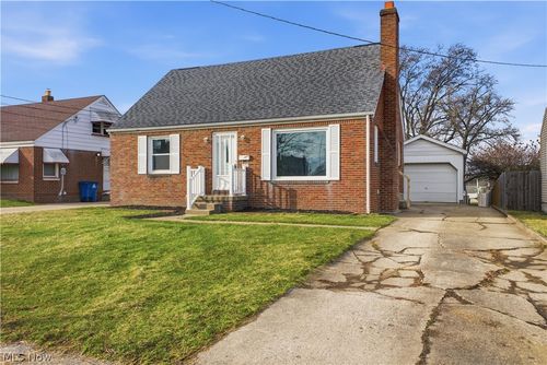 227 Wilson St, Struthers, OH, 44471-1641 | Card Image