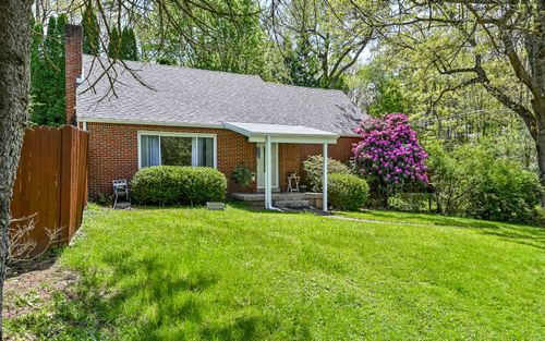 95 Twin Oaks Dr, Wexford, PA, 15090-8629 | Card Image