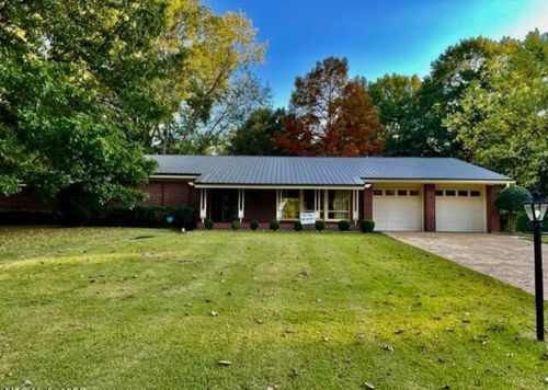 217 Porter St, Senatobia, MS, 38668-1916 | Card Image