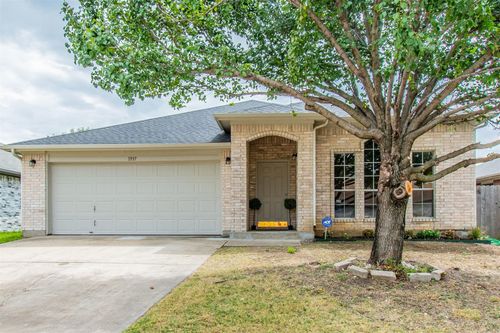 1937 Fox Meadow Trl, Grand Prairie, TX, 75052-7496 | Card Image