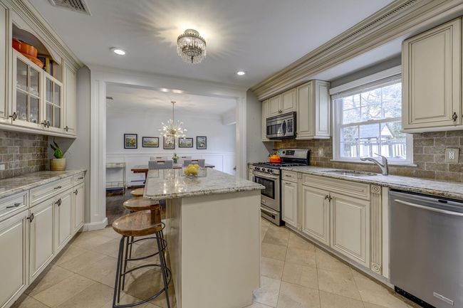 Stainless Steel Appliances | Image 9