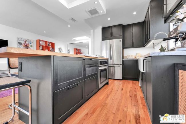 2 - 8319 Waring Ave, Condo with 2 bedrooms, 2 bathrooms and 1 parking in West Hollywood CA | Image 17